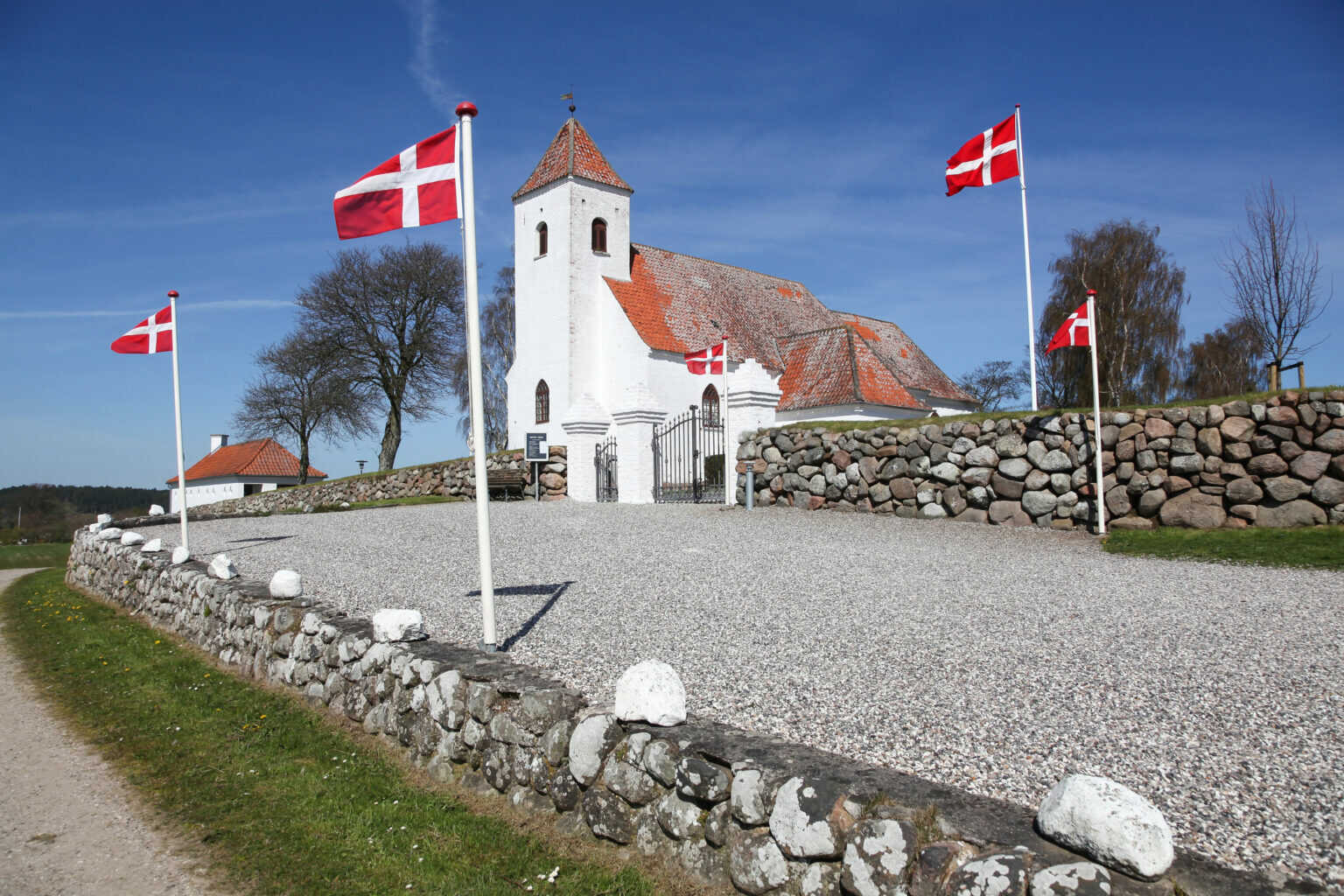 kirke og flag